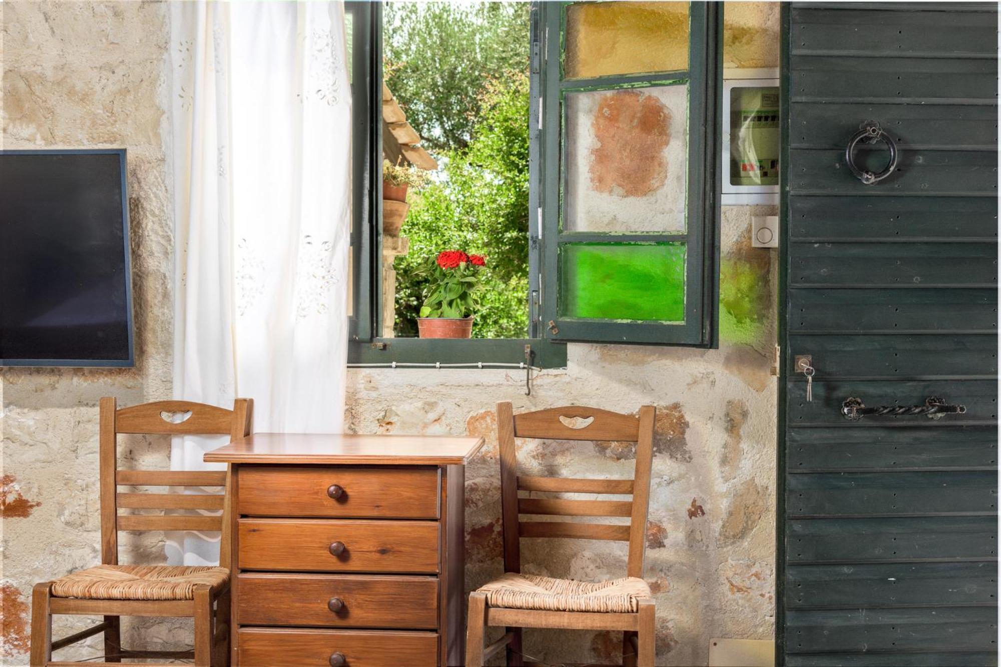 Orama Stone Apartments - Authentic Hospitality In A Historical Location, By Zantewize 객실 사진