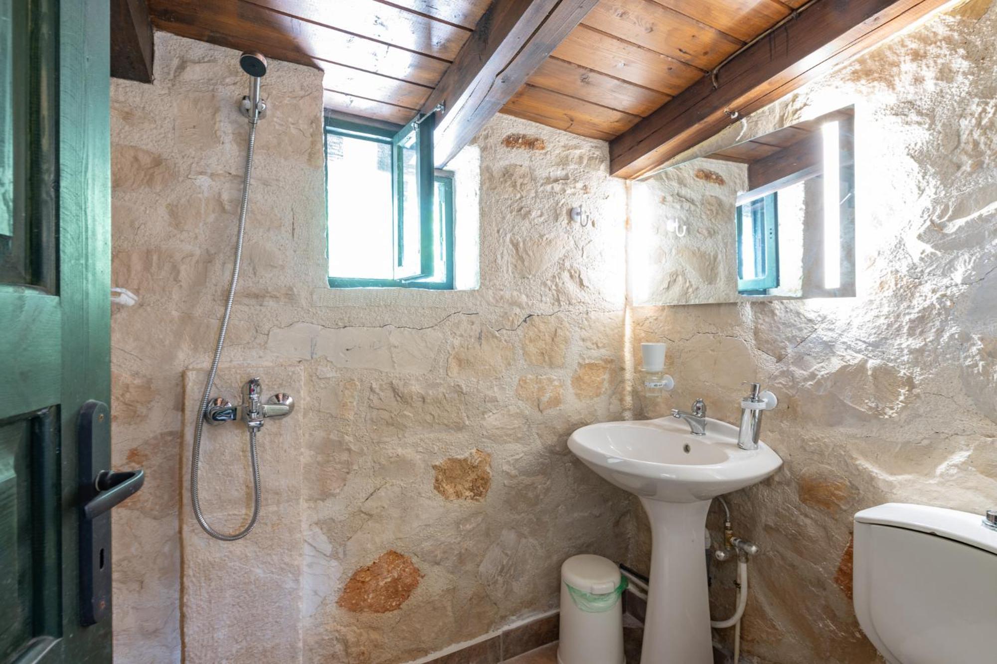 Orama Stone Apartments - Authentic Hospitality In A Historical Location, By Zantewize 객실 사진