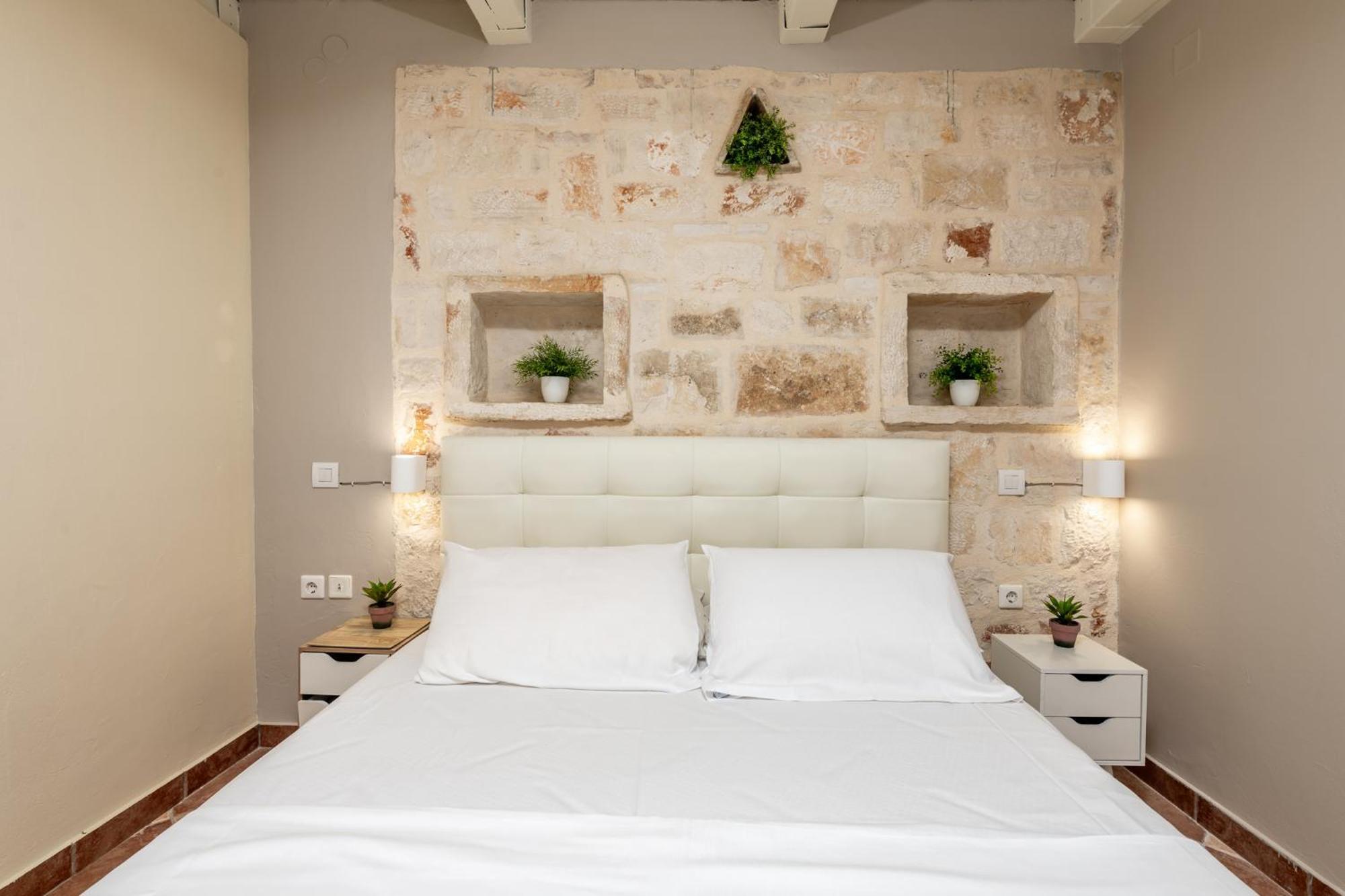 Orama Stone Apartments - Authentic Hospitality In A Historical Location, By Zantewize 객실 사진